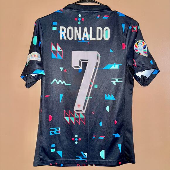 Nike Christiano Ronaldo Men's Special Edition Soccer Jersey - Size Small - Picture 1 of 9